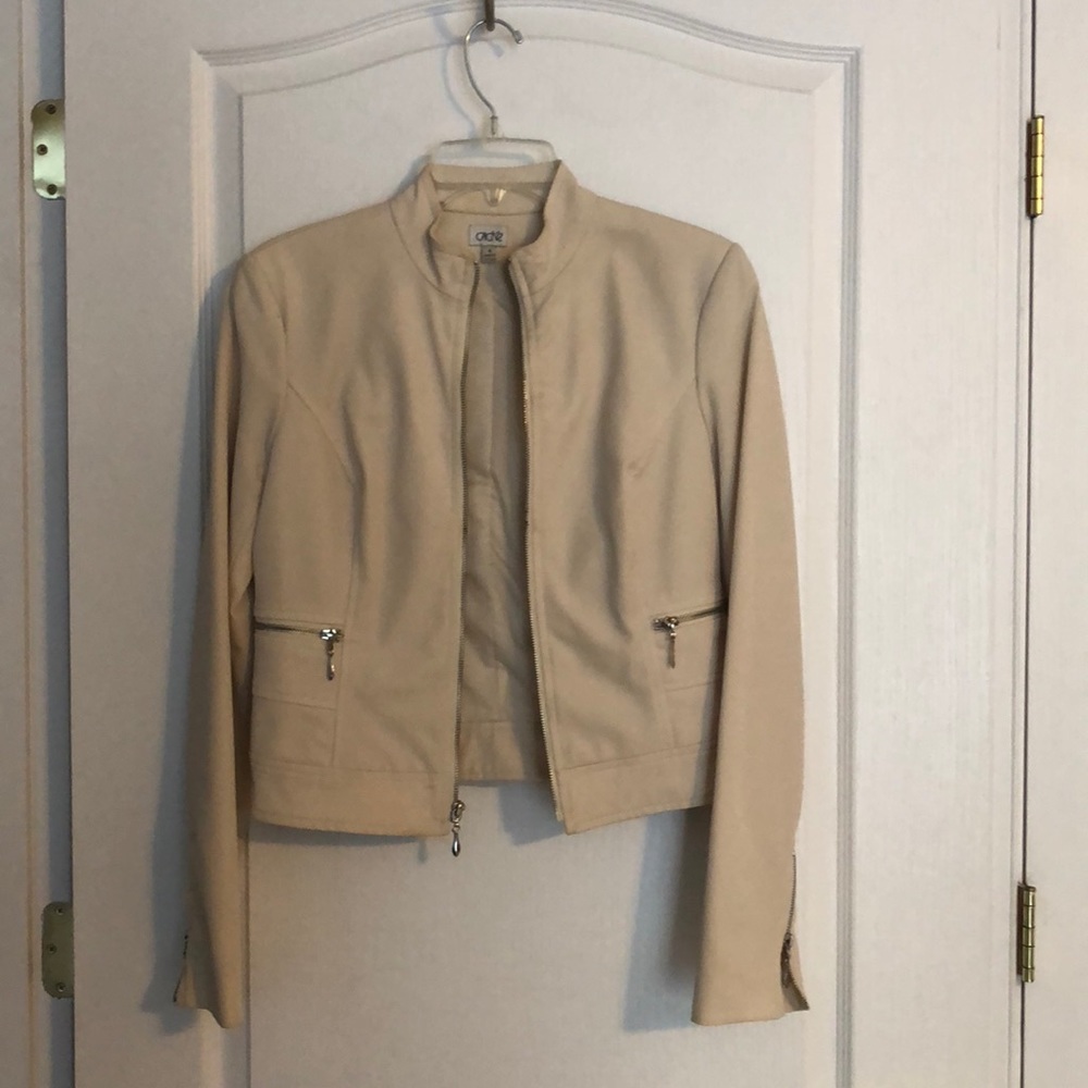 Cream white fashion jacket. Size 4.